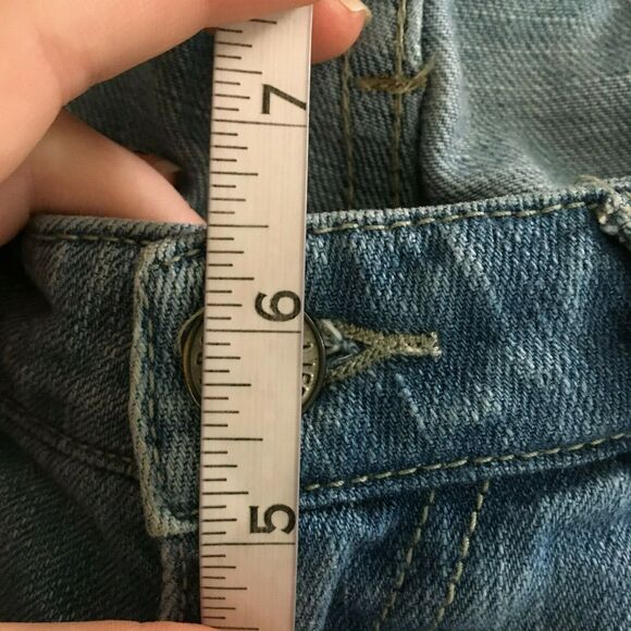 The Roadster Life Co. Jeans Womens Sz 26 Light Capri Distressed Boyfriend Fit - Picture 9 of 10